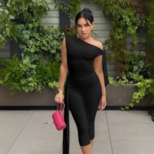 Sleeveless Asymmetrical Top And Cropped Pants Set - Image 6