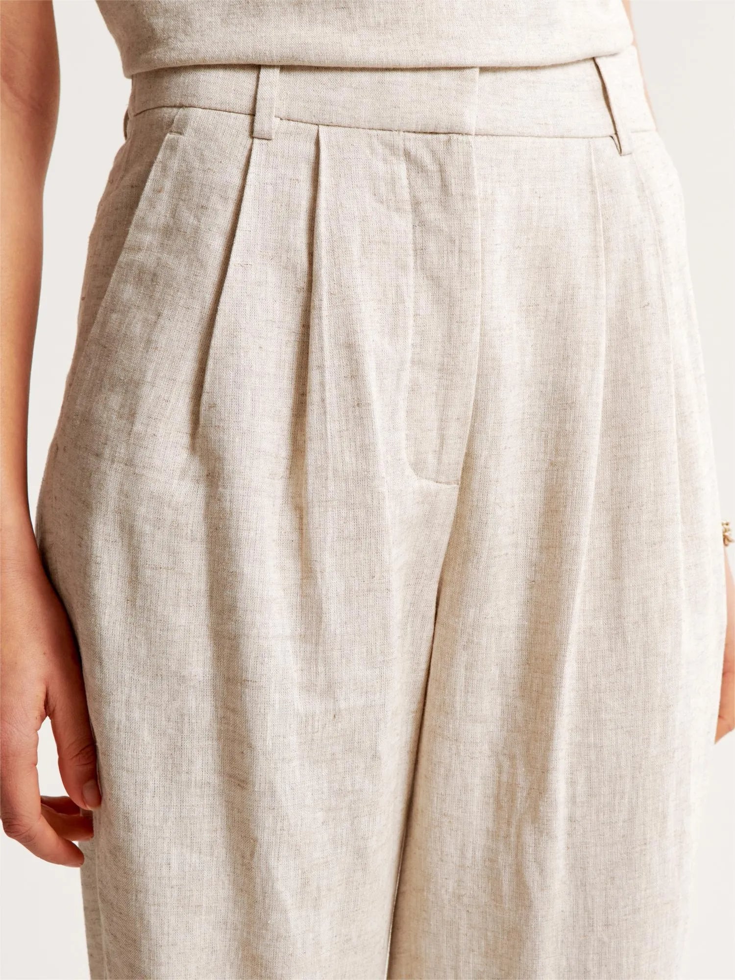 Tailored And Lifted Linen Blend Set - Image 11